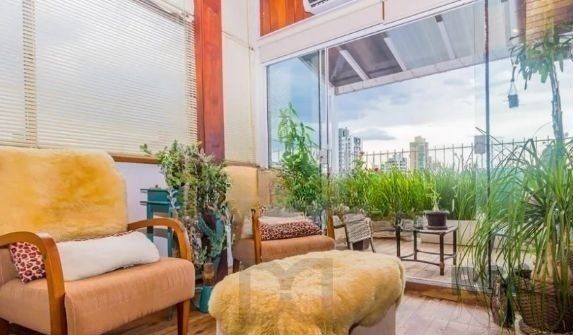 Casa com 7 Quartos e 6 vagas à Venda, 470 m² no Bairro Petrópolis — foto 7