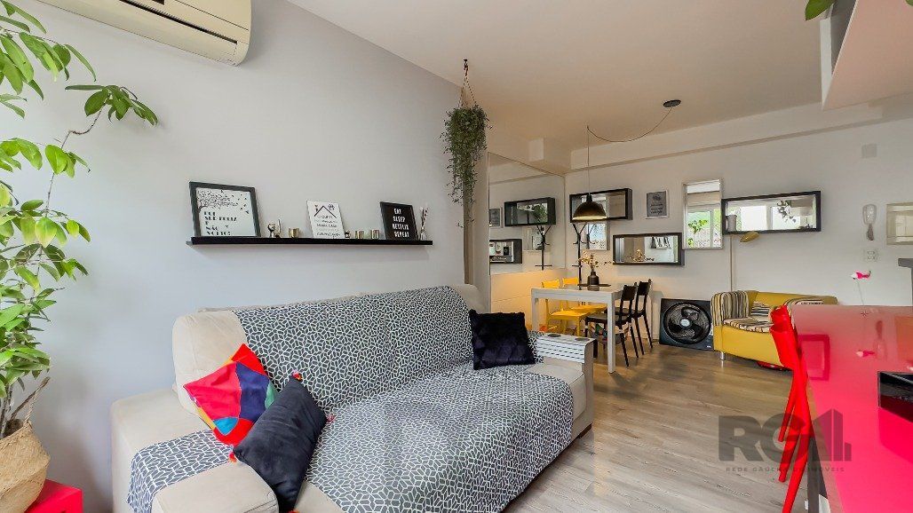 Apartamento a venda no bairro Passo da Areia com dois dormitórios. — foto 8