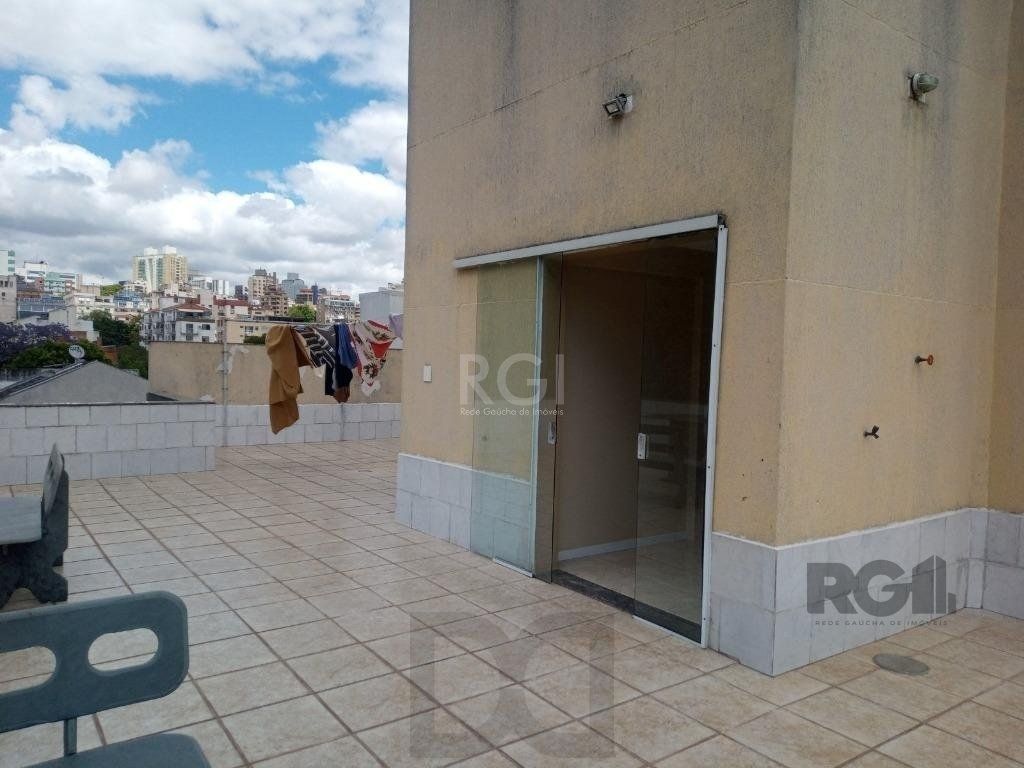 Vende prédio com 3 apartamentos, 9 dormitórios, 3 suíte, 3 salas amplas com churrasqueira, box 8 vaga coberta, 479 m² por R$ 2.150.000,00- São João - Porto Alegre/RS — foto 47