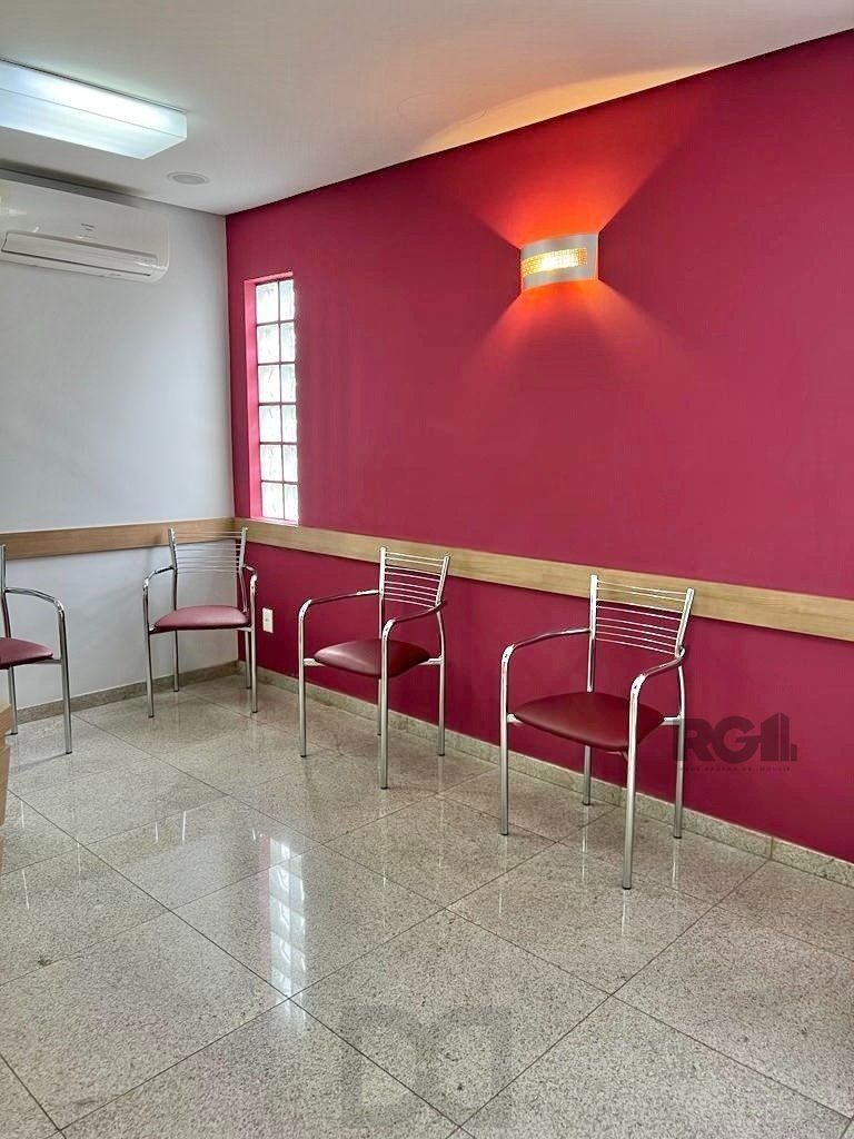 Conjunto comercial para comprar totalmente mobiliado e desocupado, localizado na prestigiada Rua Felipe Camarão, em frente à Redenção. — foto 4