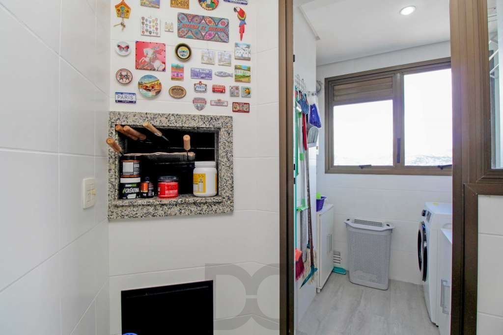 Apartamento 3 Dormitórios com Suíte, Churrasqueira e Excelente Vista Petrópolis — foto 9