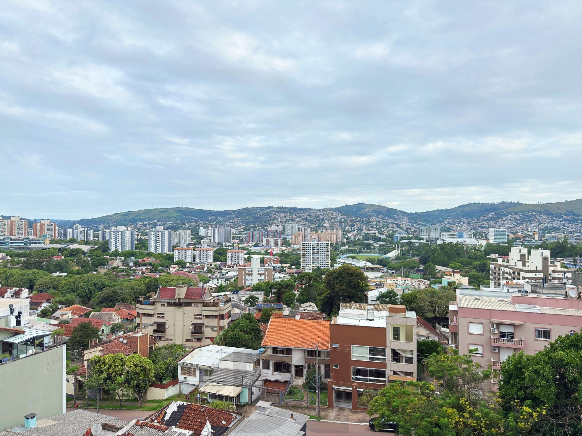 Apartamento 3 Dormitórios com Suíte, Churrasqueira e Excelente Vista Petrópolis — foto 42