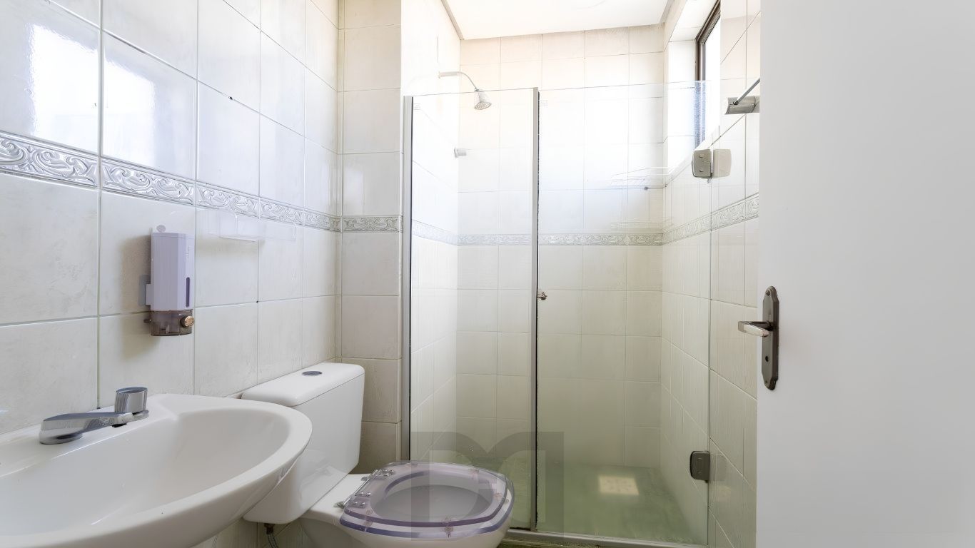 Apartamento 2 dormitórios, 1 suíte, com lareira e living para 2 ambientes — foto 12