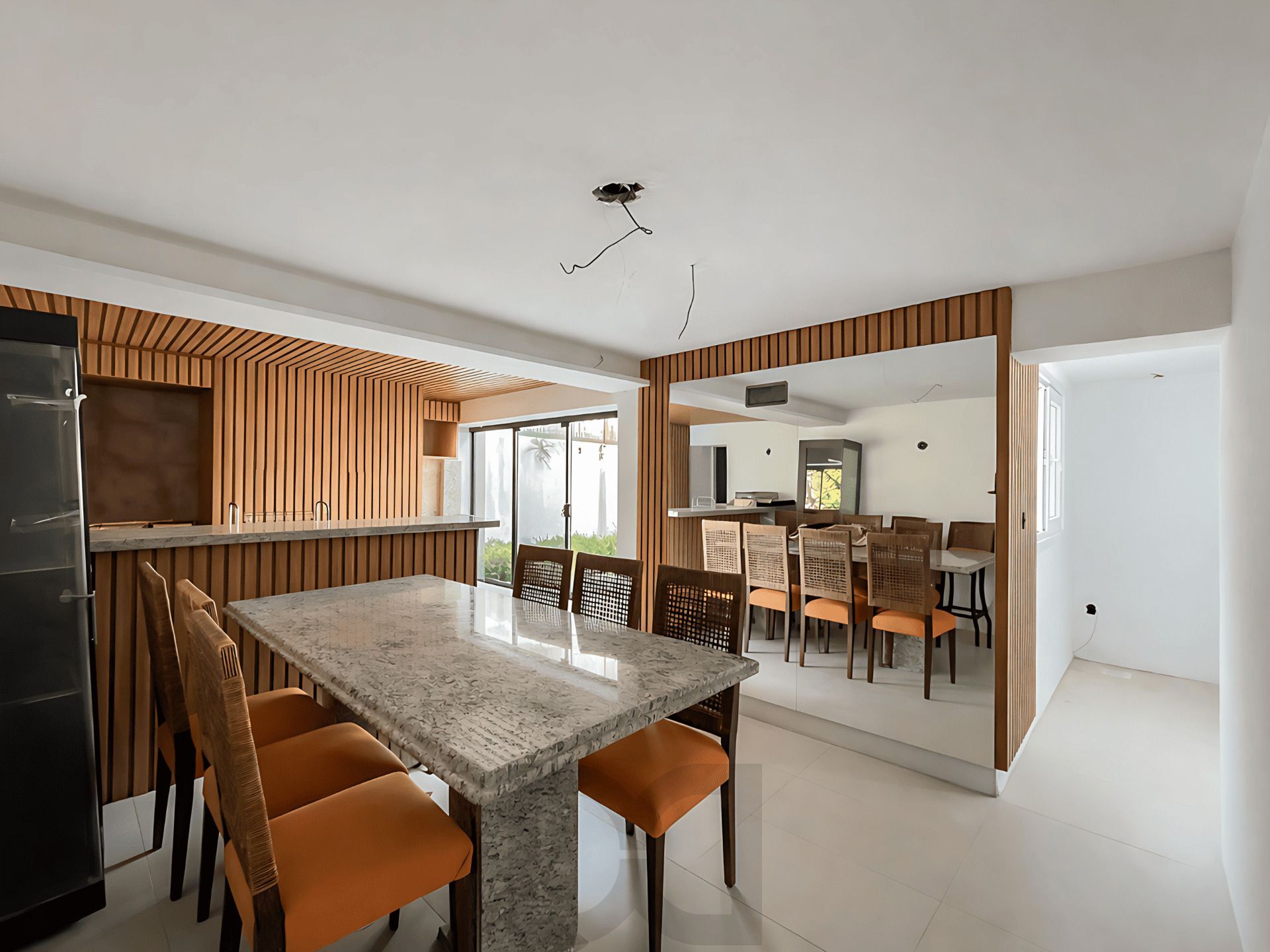 Casa Reformada com Piscina, 370m², 2 Suítes com Closet no Três Figueiras – POA — foto 2