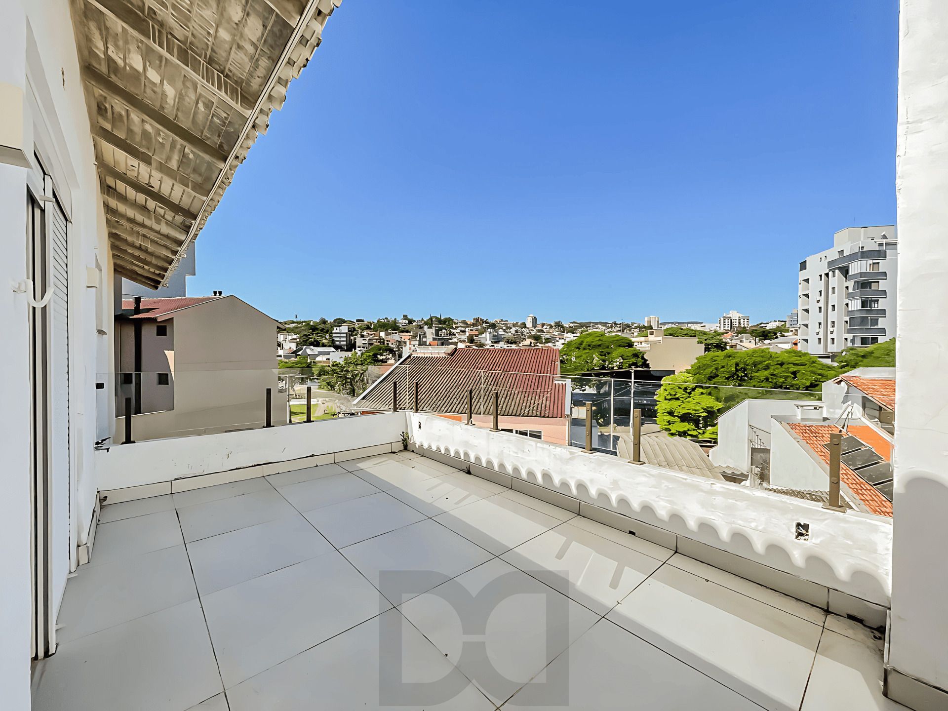 Casa Reformada com Piscina, 370m², 2 Suítes com Closet no Três Figueiras – POA — foto 26