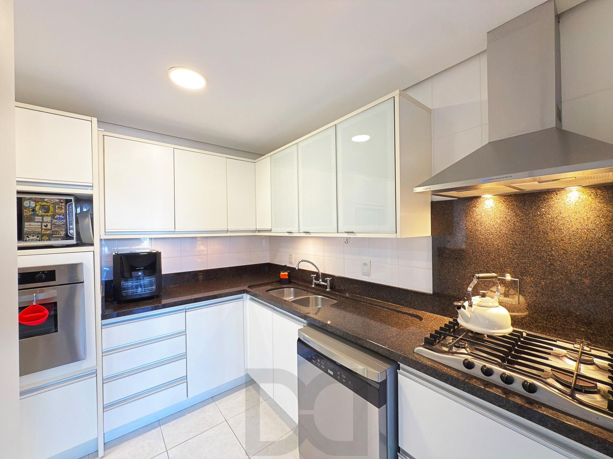 Apartamento semimobiliado 142m² no Mont'Serrat — suíte com closet e 2 vagas — foto 18
