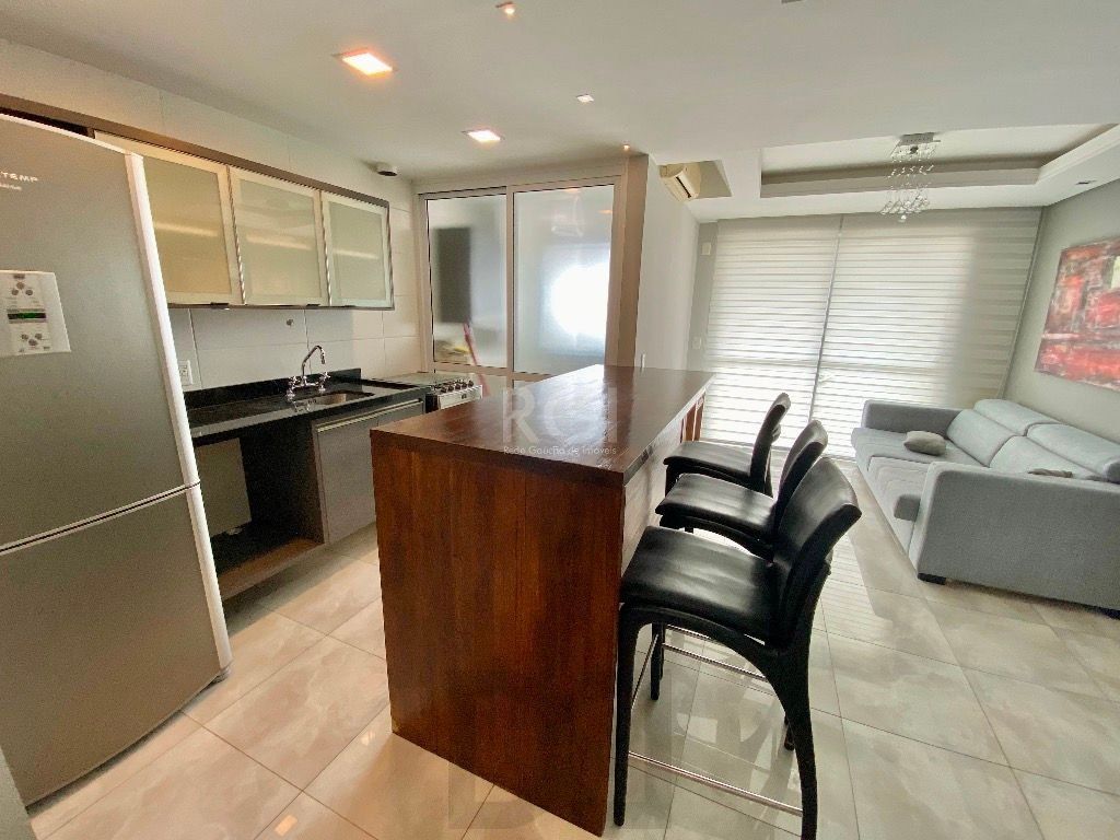 Apartamento Para Comprar no Karpathos com 2 Dormitórios transformado em 1 suite com closet — foto 1