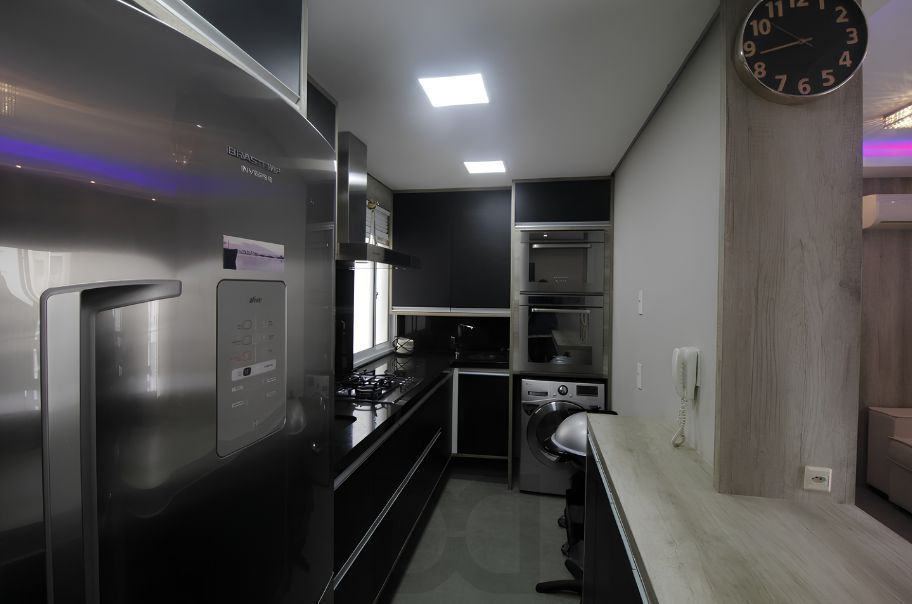 Apartamento 3 dormitórios com suíte e sacada — mobiliado e pronto para morar — foto 2