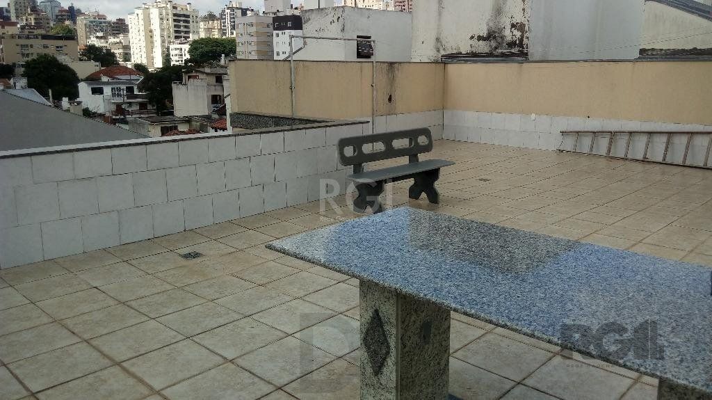 Vende prédio com 3 apartamentos, 9 dormitórios, 3 suíte, 3 salas amplas com churrasqueira, box 8 vaga coberta, 479 m² por R$ 2.150.000,00- São João - Porto Alegre/RS — foto 38