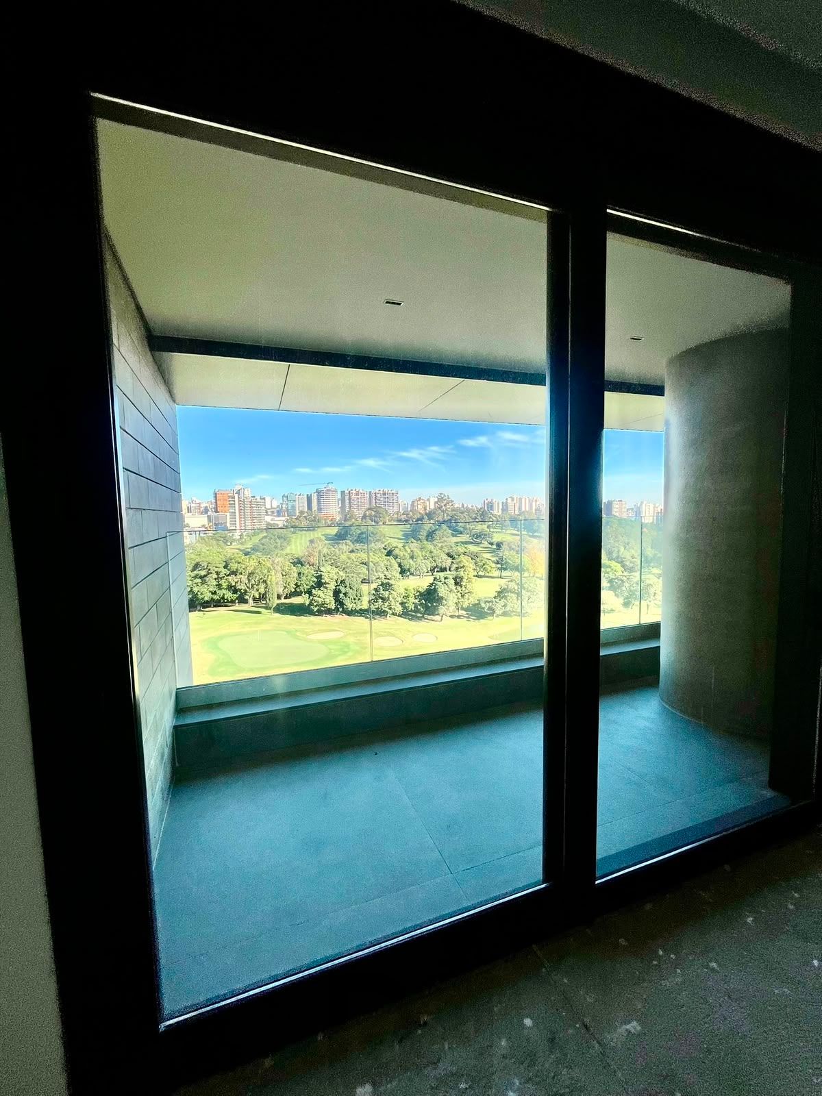 Seu Lar no Nilo Country: Amplo Living, Lareira e 3 Vagas na Nilo Peçanha — foto 9