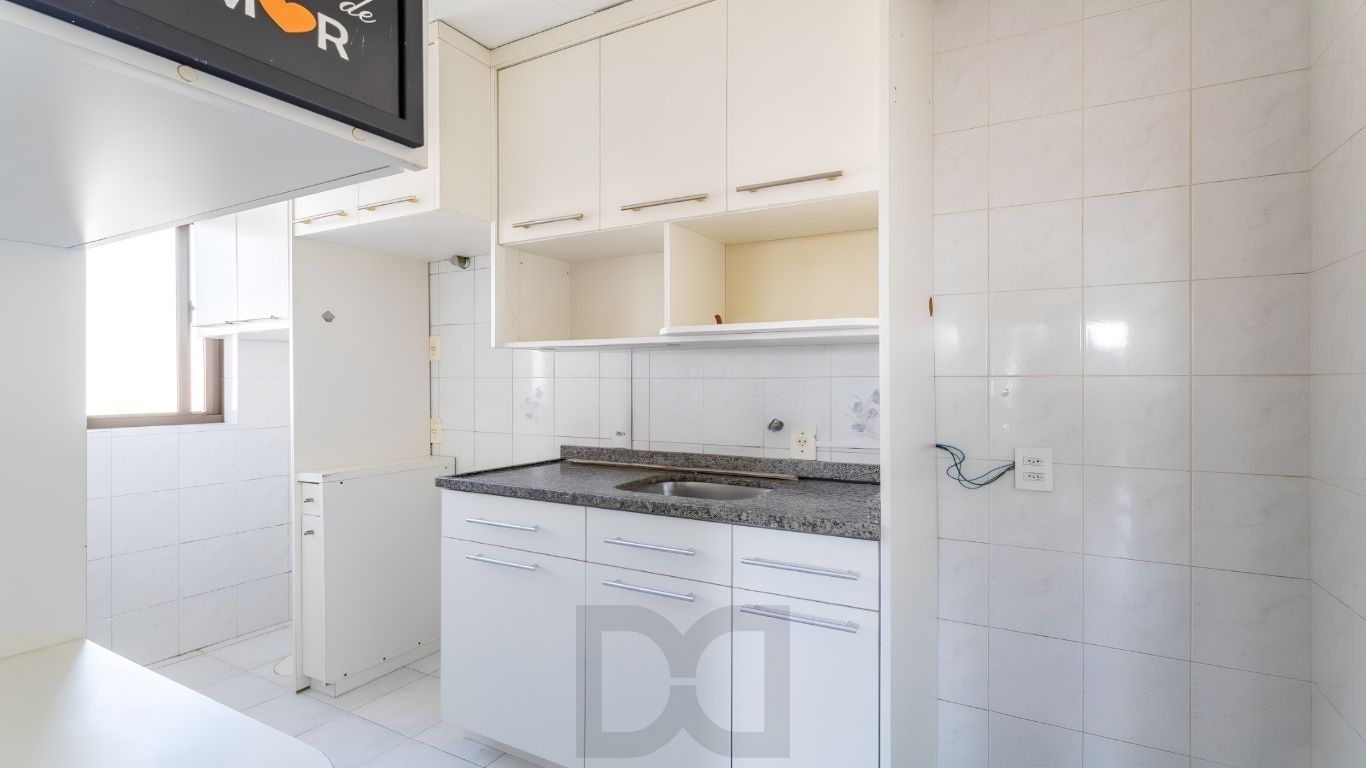 Apartamento 2 dormitórios, 1 suíte, com lareira e living para 2 ambientes — foto 18