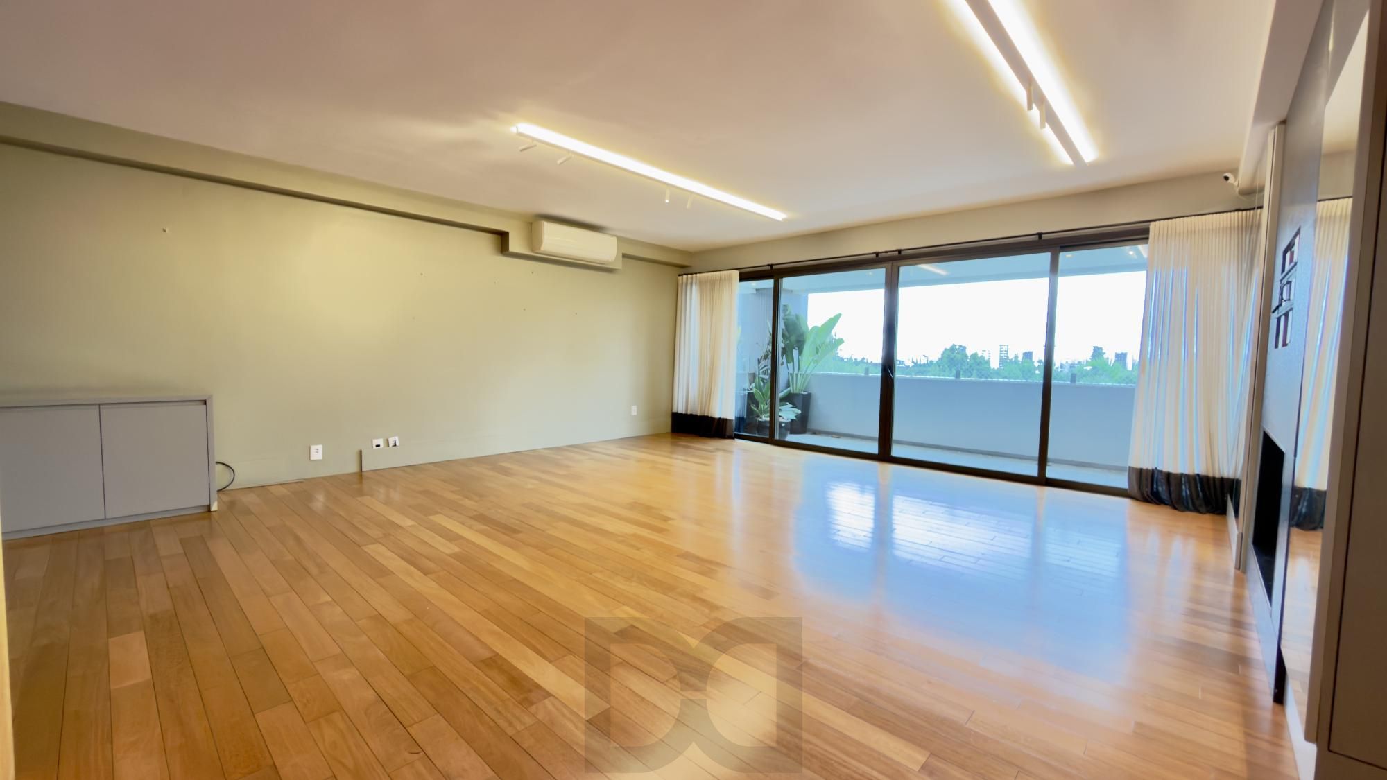 ampla sala para 2 ambientes