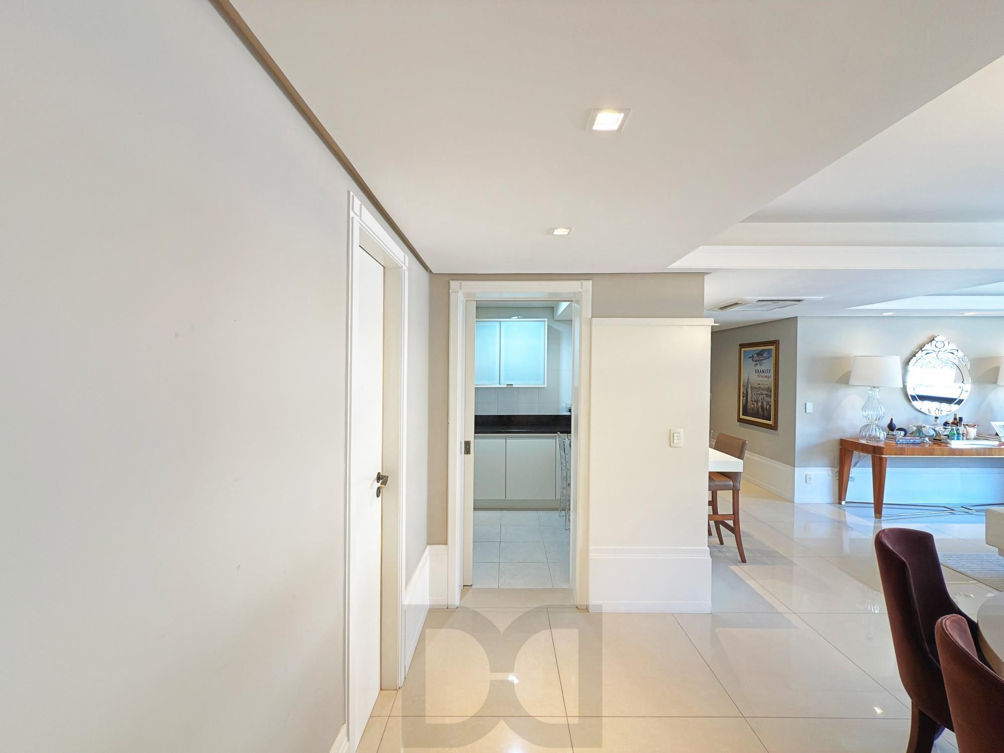 Apartamento semimobiliado 142m² no Mont'Serrat — suíte com closet e 2 vagas — foto 11