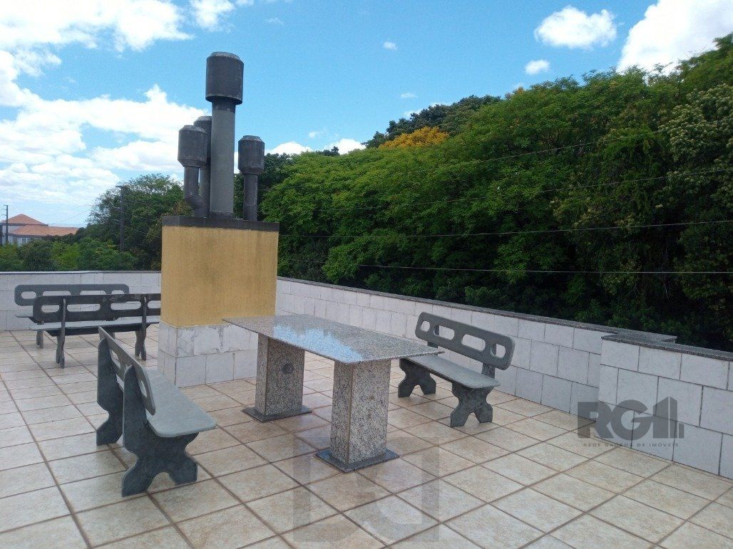 Vende prédio com 3 apartamentos, 9 dormitórios, 3 suíte, 3 salas amplas com churrasqueira, box 8 vaga coberta, 479 m² por R$ 2.150.000,00- São João - Porto Alegre/RS — foto 32