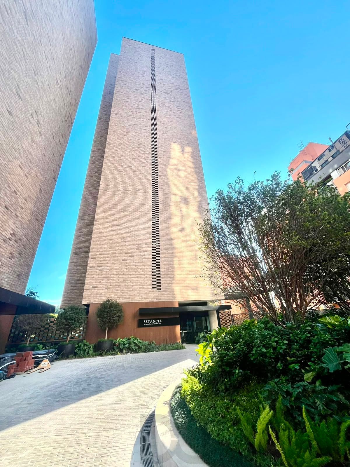 Seu Lar no Nilo Country: Amplo Living, Lareira e 3 Vagas na Nilo Peçanha — foto 4