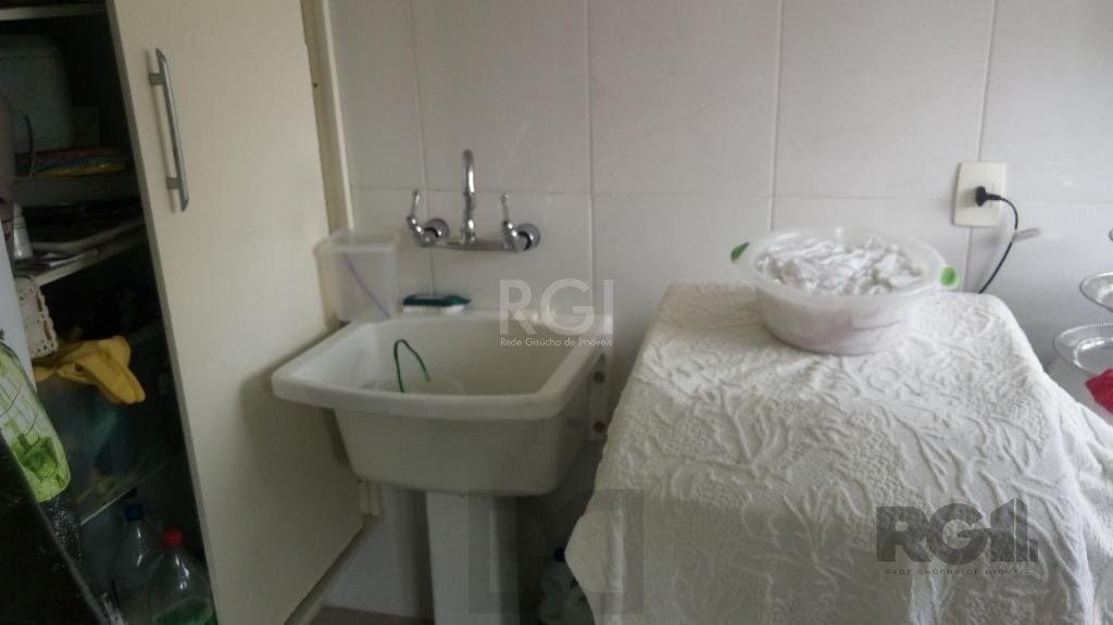 Vende prédio com 3 apartamentos, 9 dormitórios, 3 suíte, 3 salas amplas com churrasqueira, box 8 vaga coberta, 479 m² por R$ 2.150.000,00- São João - Porto Alegre/RS — foto 106