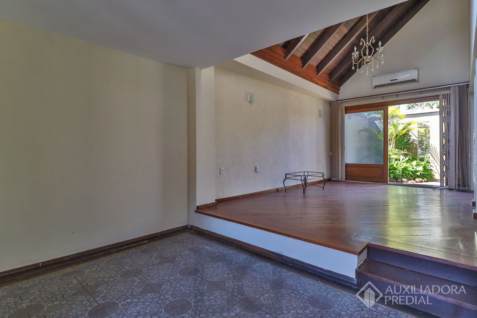 Excelente casa com 5 dormitórios no bairro Cristal — foto 5