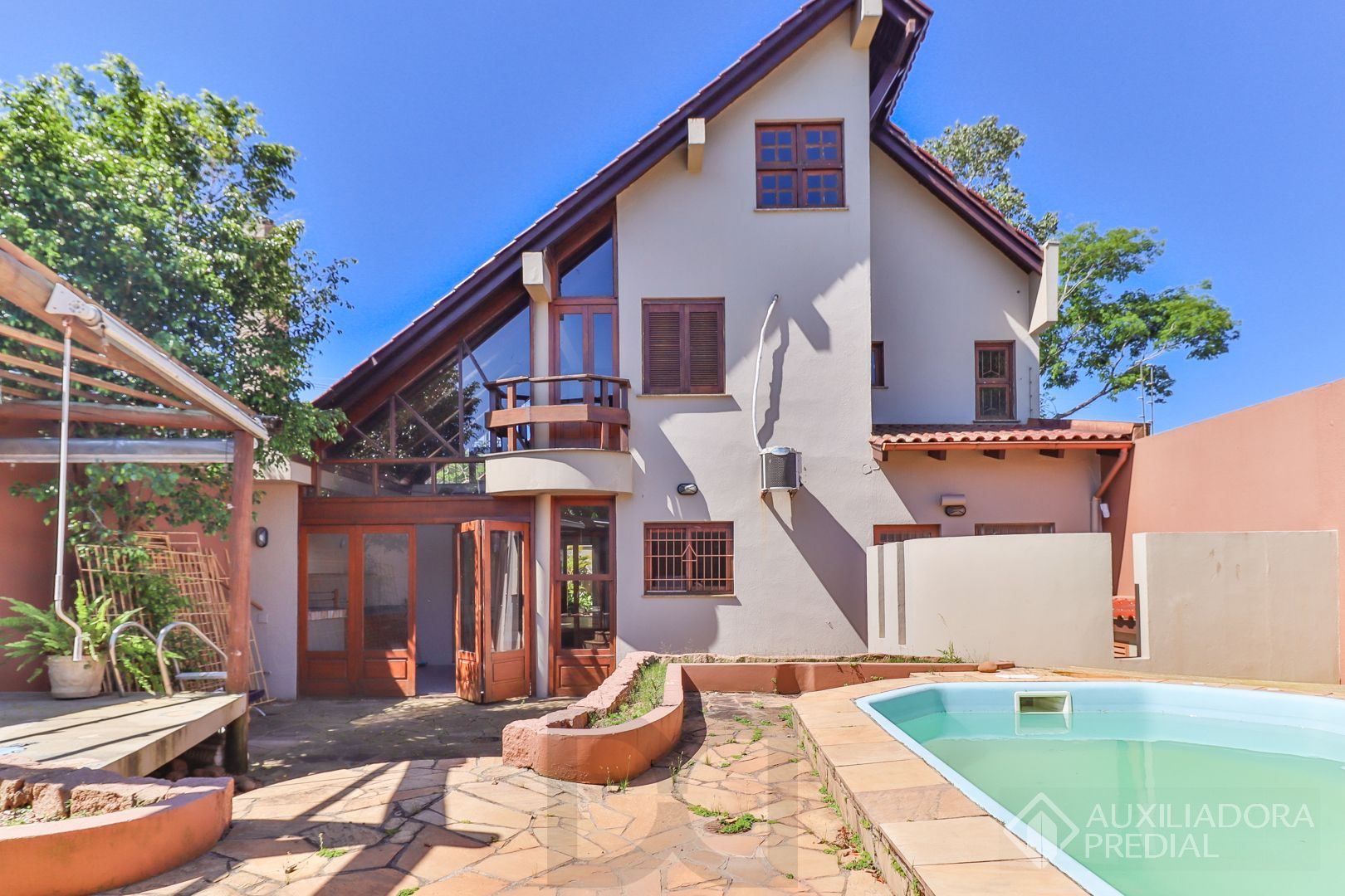 Excelente casa com 5 dormitórios no bairro Cristal — foto 1