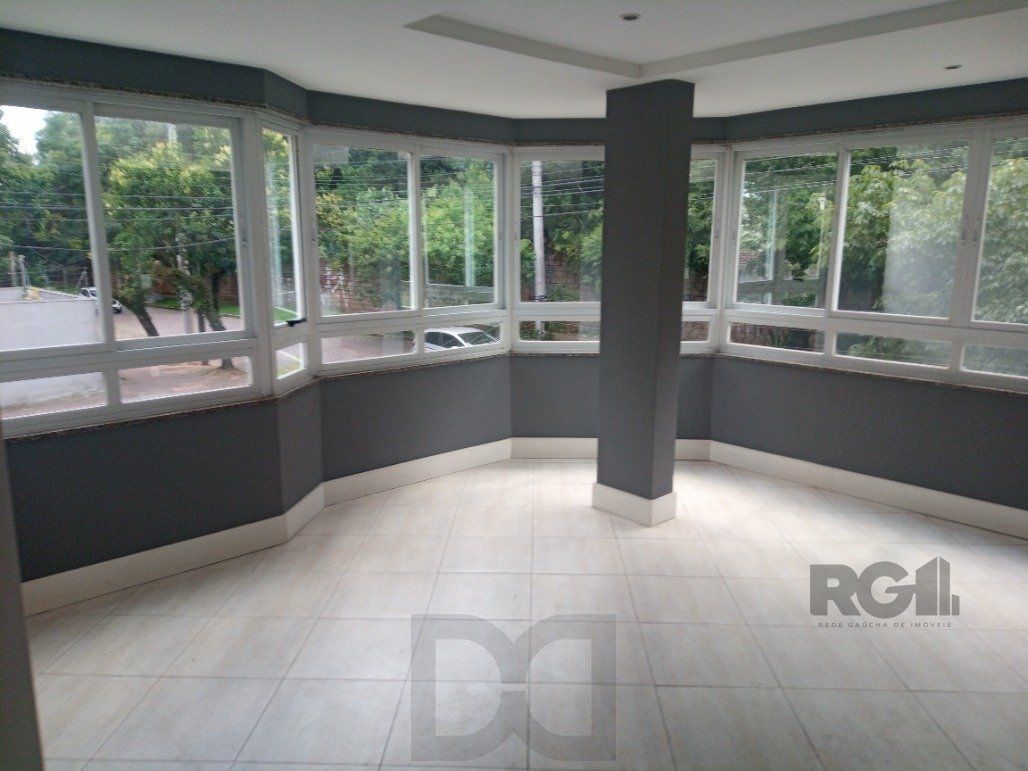 Vende prédio com 3 apartamentos, 9 dormitórios, 3 suíte, 3 salas amplas com churrasqueira, box 8 vaga coberta, 479 m² por R$ 2.150.000,00- São João - Porto Alegre/RS — foto 50