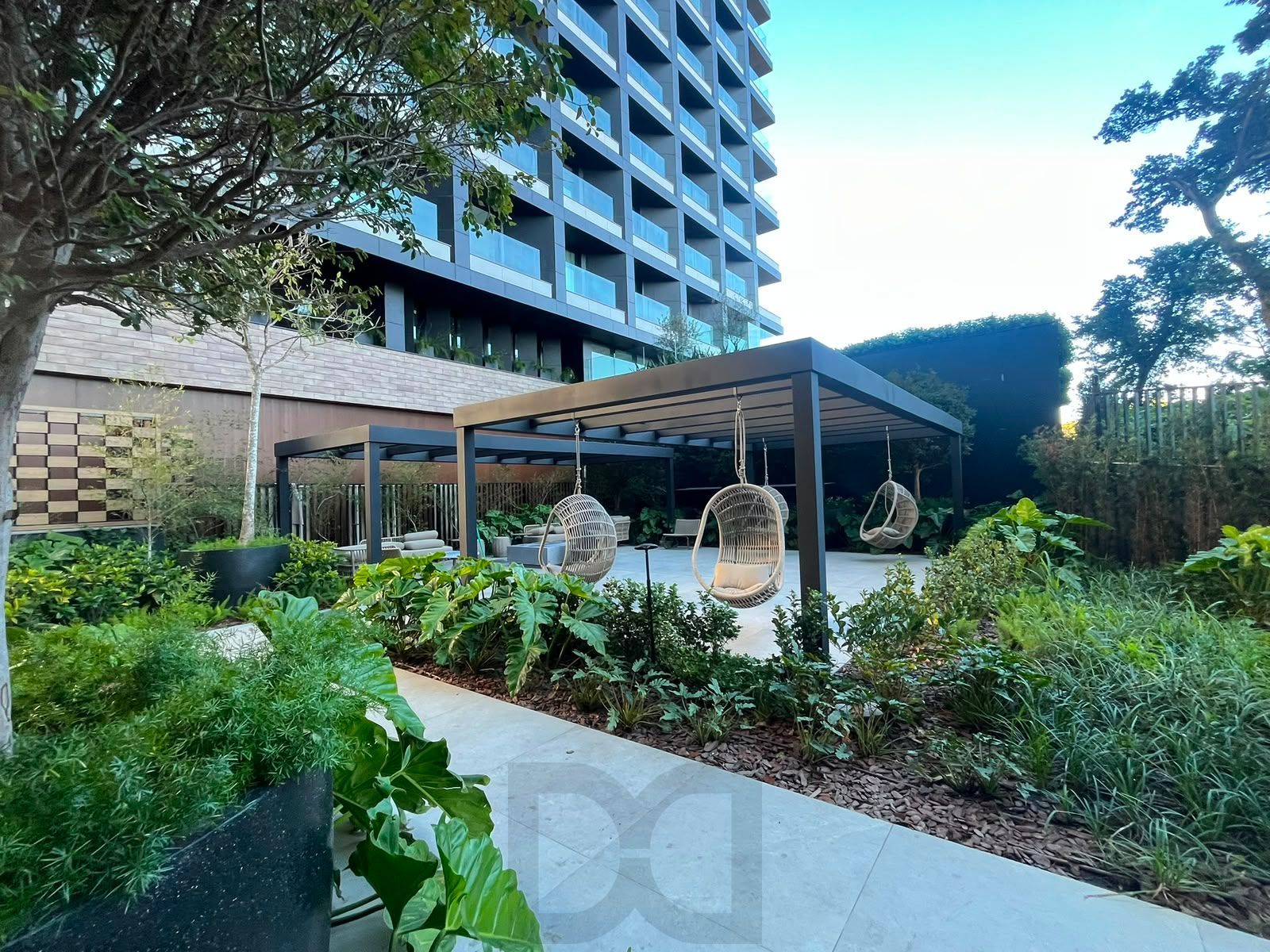 Seu Lar no Nilo Country: Amplo Living, Lareira e 3 Vagas na Nilo Peçanha — foto 1