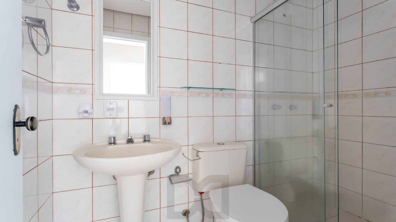 Apartamento 2 dormitórios, 1 suíte, com lareira e living para 2 ambientes — foto 6