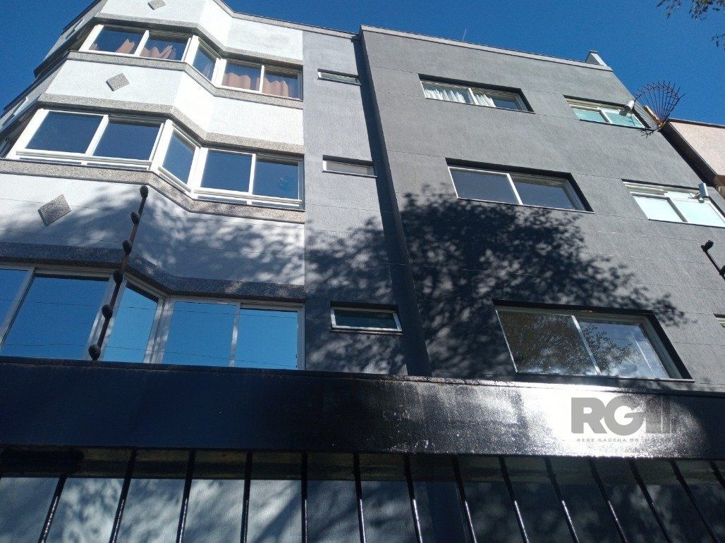 Vende prédio com 3 apartamentos, 9 dormitórios, 3 suíte, 3 salas amplas com churrasqueira, box 8 vaga coberta, 479 m² por R$ 2.150.000,00- São João - Porto Alegre/RS — foto 6