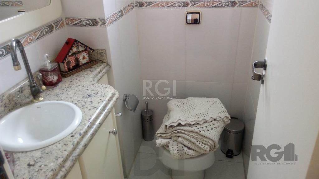 Vende prédio com 3 apartamentos, 9 dormitórios, 3 suíte, 3 salas amplas com churrasqueira, box 8 vaga coberta, 479 m² por R$ 2.150.000,00- São João - Porto Alegre/RS — foto 75