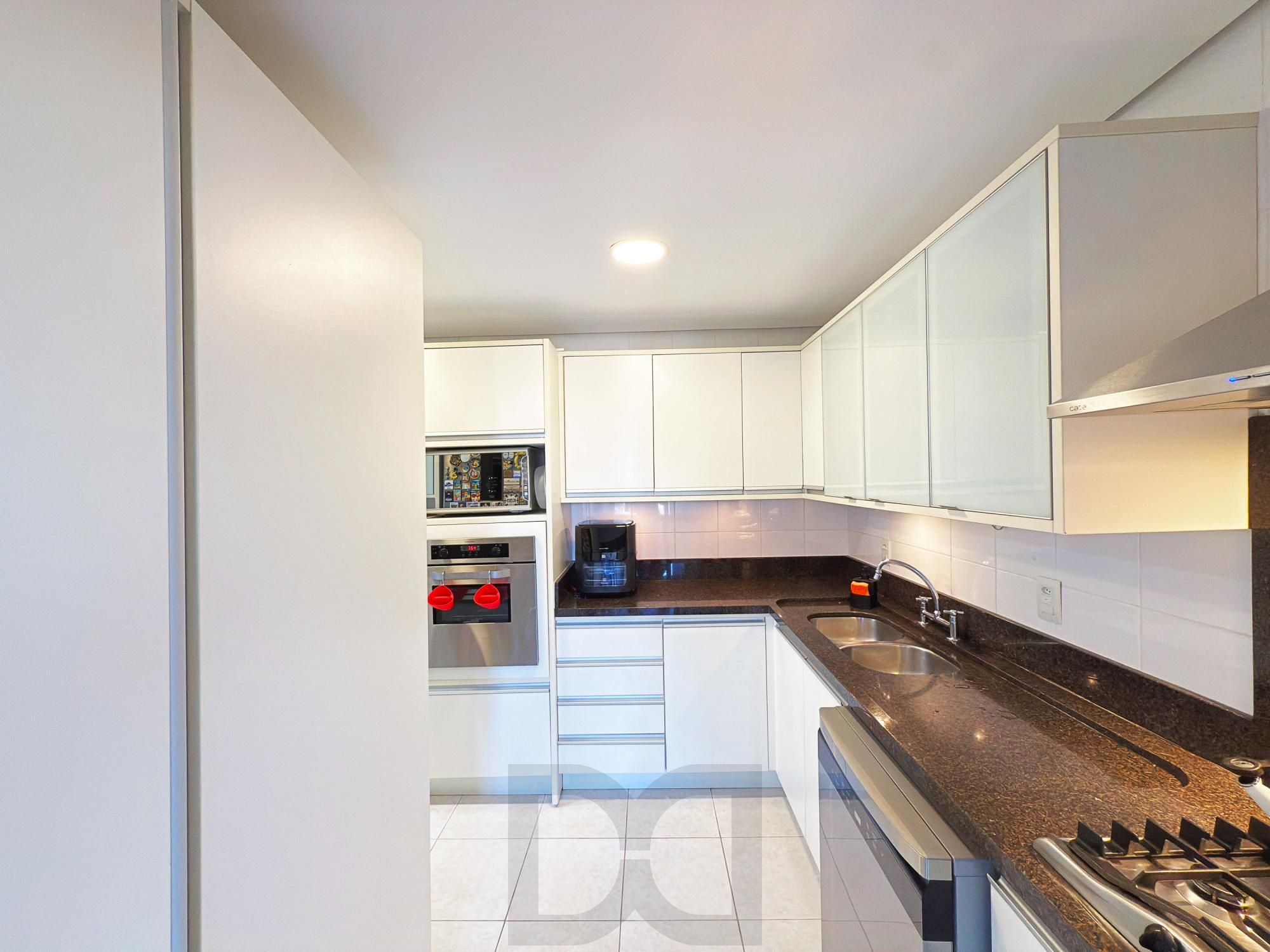 Apartamento semimobiliado 142m² no Mont'Serrat — suíte com closet e 2 vagas — foto 17