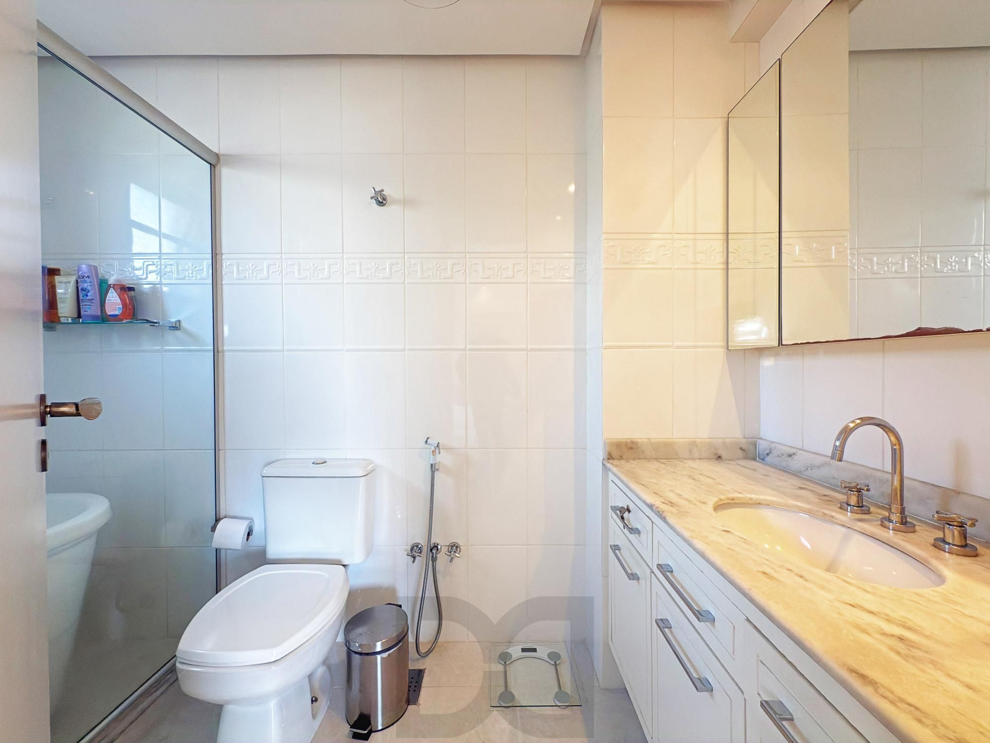Apartamento semimobiliado 142m² no Mont'Serrat — suíte com closet e 2 vagas — foto 32