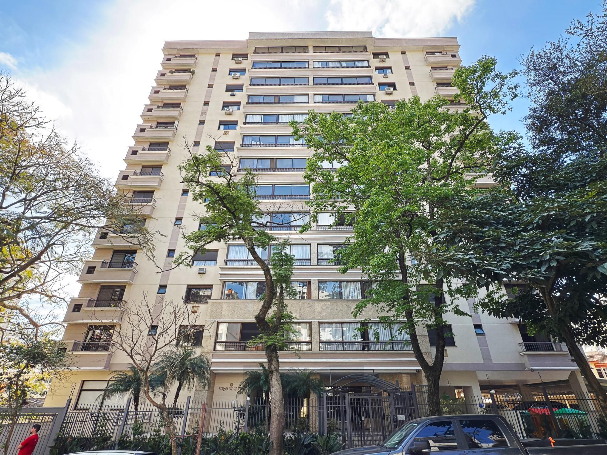 Apartamento semimobiliado 142m² no Mont'Serrat — suíte com closet e 2 vagas — foto 2