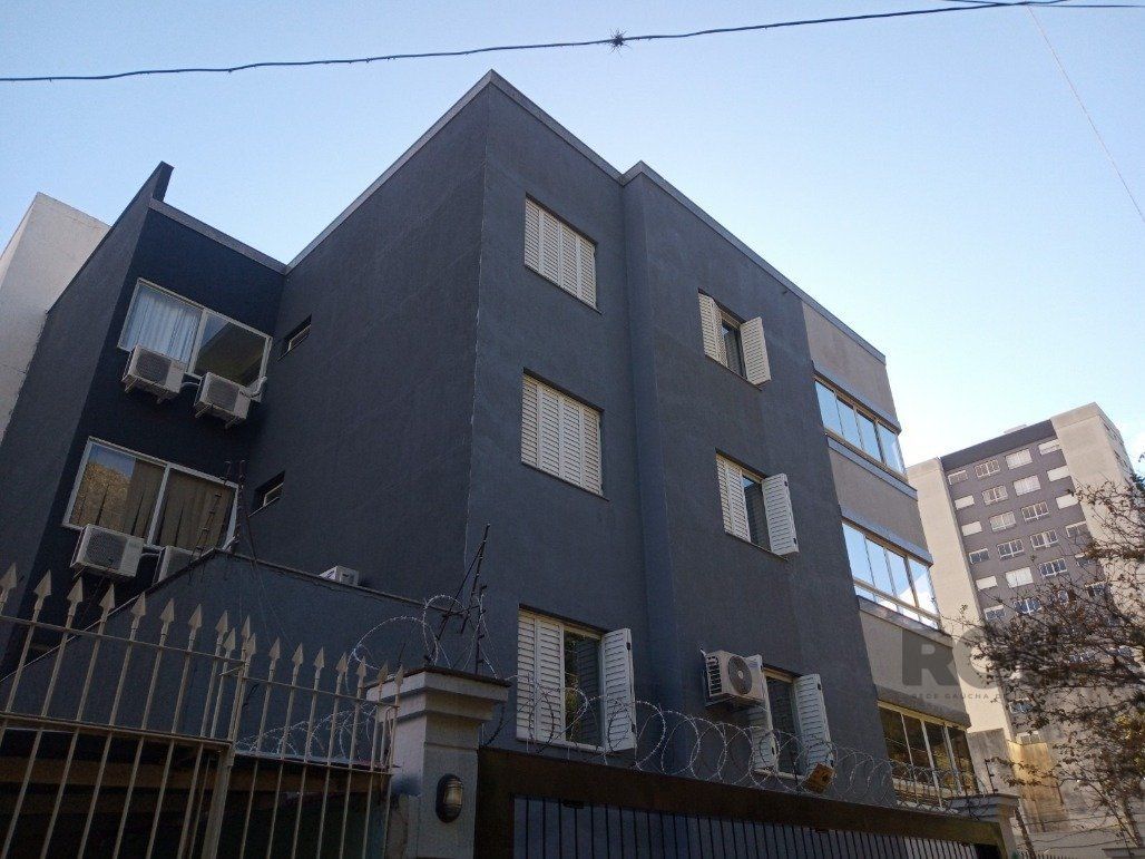 Vende prédio com 3 apartamentos, 9 dormitórios, 3 suíte, 3 salas amplas com churrasqueira, box 8 vaga coberta, 479 m² por R$ 2.150.000,00- São João - Porto Alegre/RS — foto 9