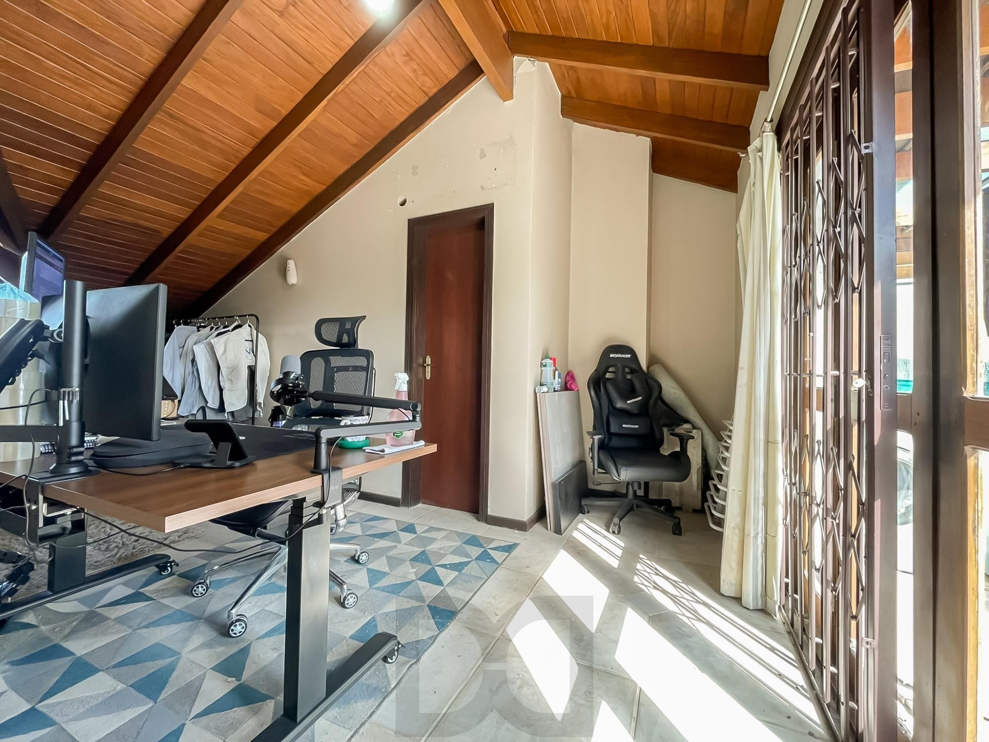 Excelente casa a venda com 3 dormitórios no bairro Tristeza em Porto Alegre. — foto 33