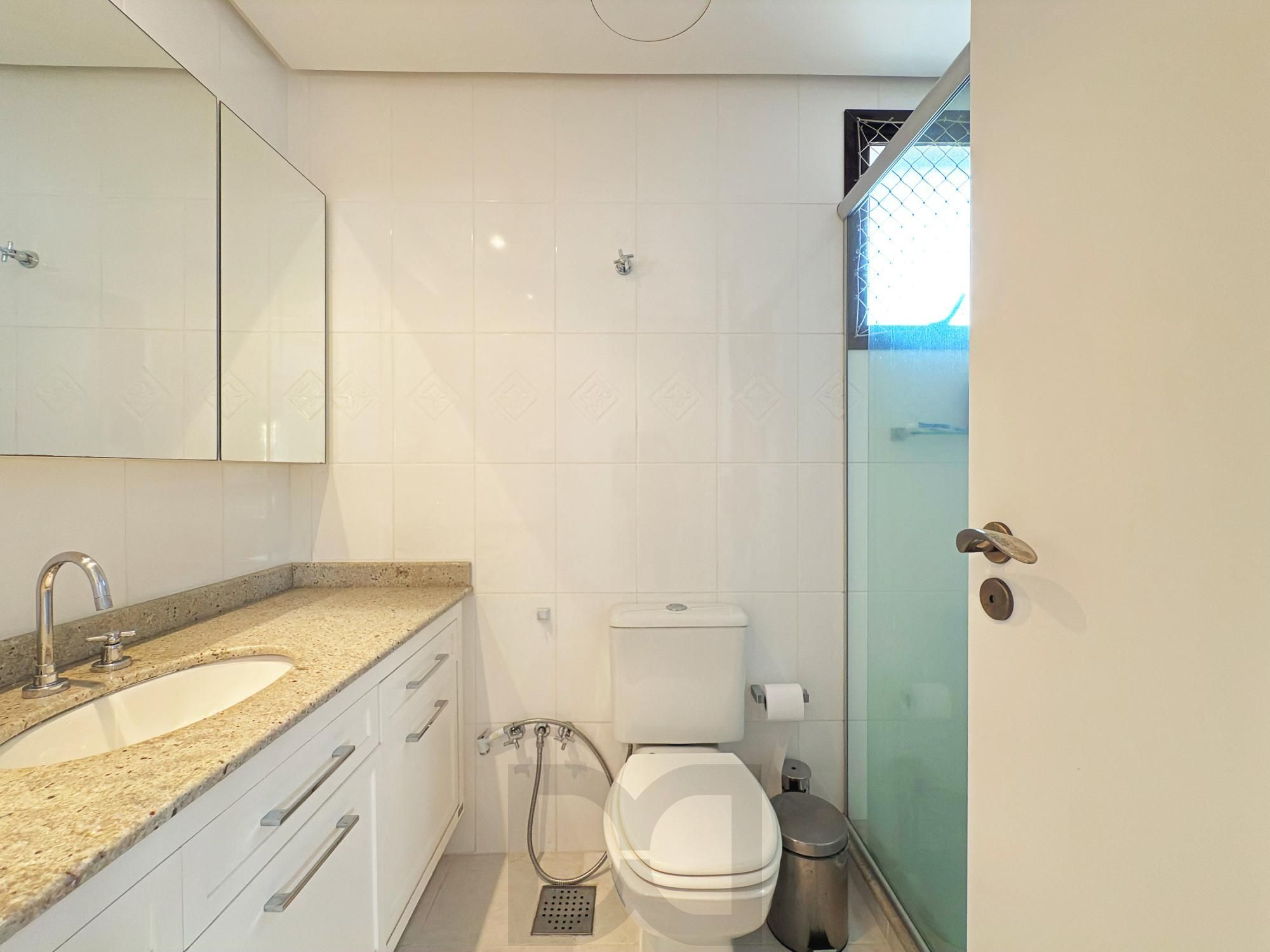 Apartamento semimobiliado 142m² no Mont'Serrat — suíte com closet e 2 vagas — foto 24