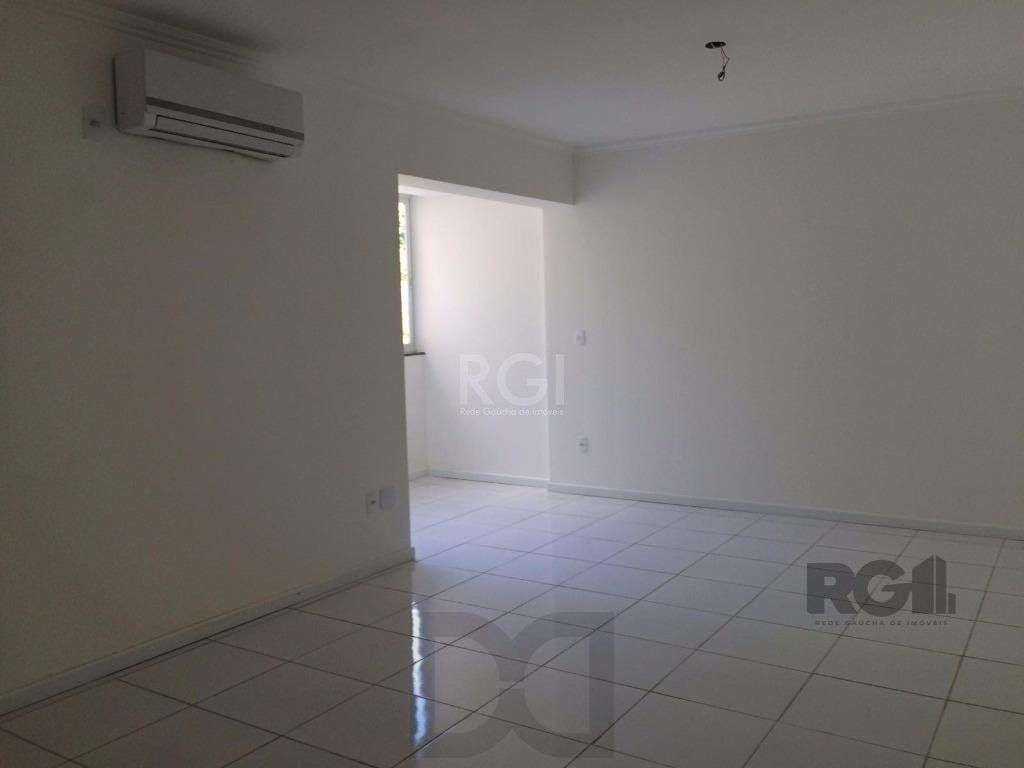 Vende prédio com 3 apartamentos, 9 dormitórios, 3 suíte, 3 salas amplas com churrasqueira, box 8 vaga coberta, 479 m² por R$ 2.150.000,00- São João - Porto Alegre/RS — foto 80