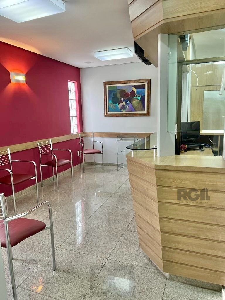 Conjunto comercial para comprar totalmente mobiliado e desocupado, localizado na prestigiada Rua Felipe Camarão, em frente à Redenção. — foto 3
