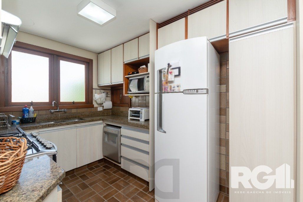 Apartamento Reformado! Com 3 dorm, sendo 1 suíte, 2 vagas na Rua Corte Real. — foto 33