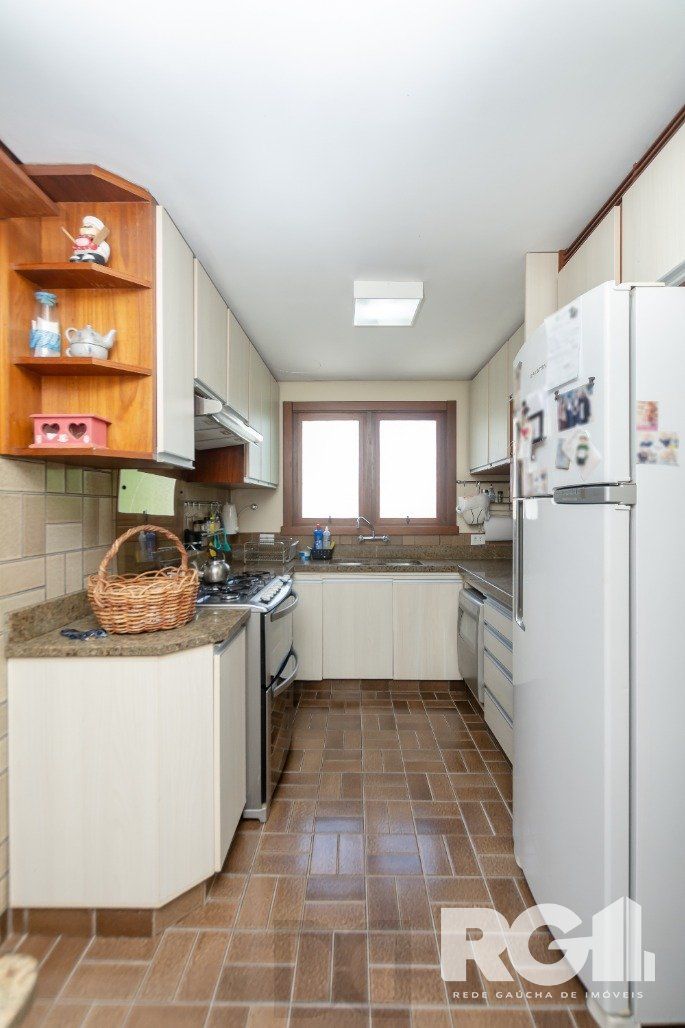 Apartamento Reformado! Com 3 dorm, sendo 1 suíte, 2 vagas na Rua Corte Real. — foto 32