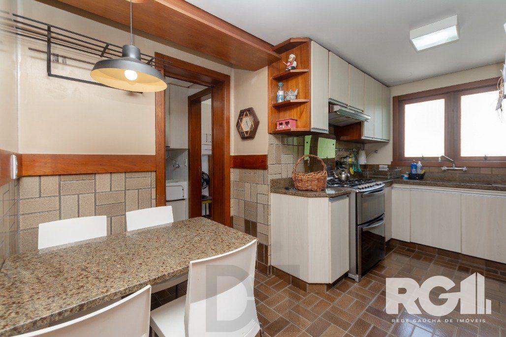 Apartamento Reformado! Com 3 dorm, sendo 1 suíte, 2 vagas na Rua Corte Real. — foto 31