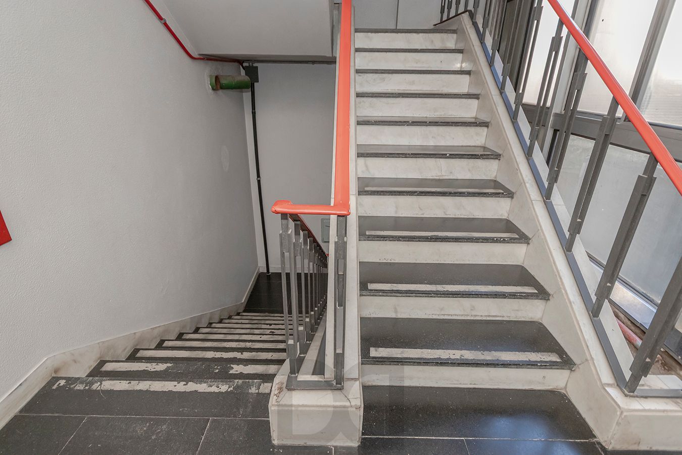 OPORTUNIDADE - Conjunto Comercial, meio andar inteiro com várias salas e salão! — foto 52