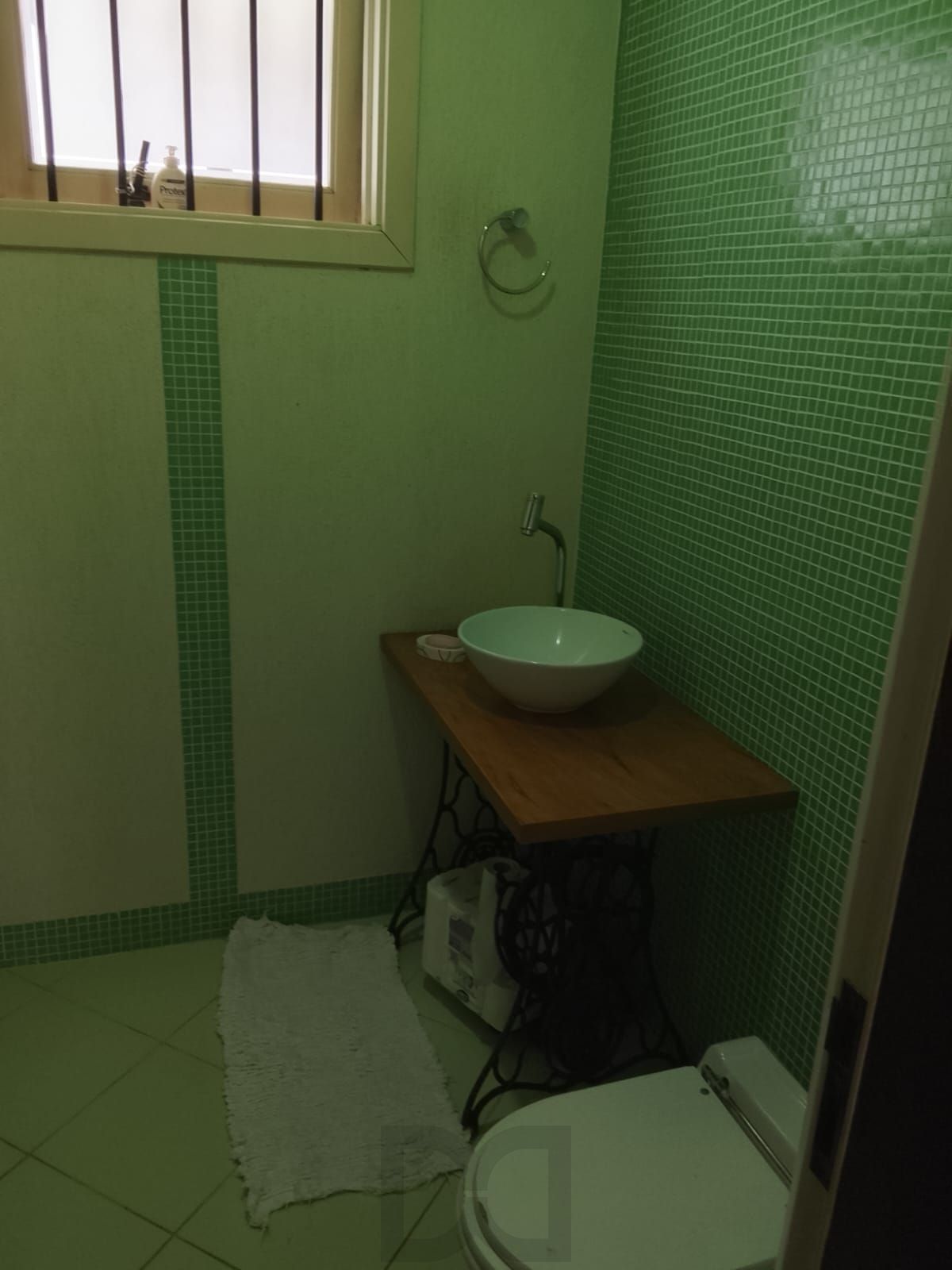 CASA / SOBRADO 5D e 10 vagas 3 Banheiros - Pátio enorme c/ Jacuzi e Pergolado - Living 3 ambientes - Sta Teresa — foto 27