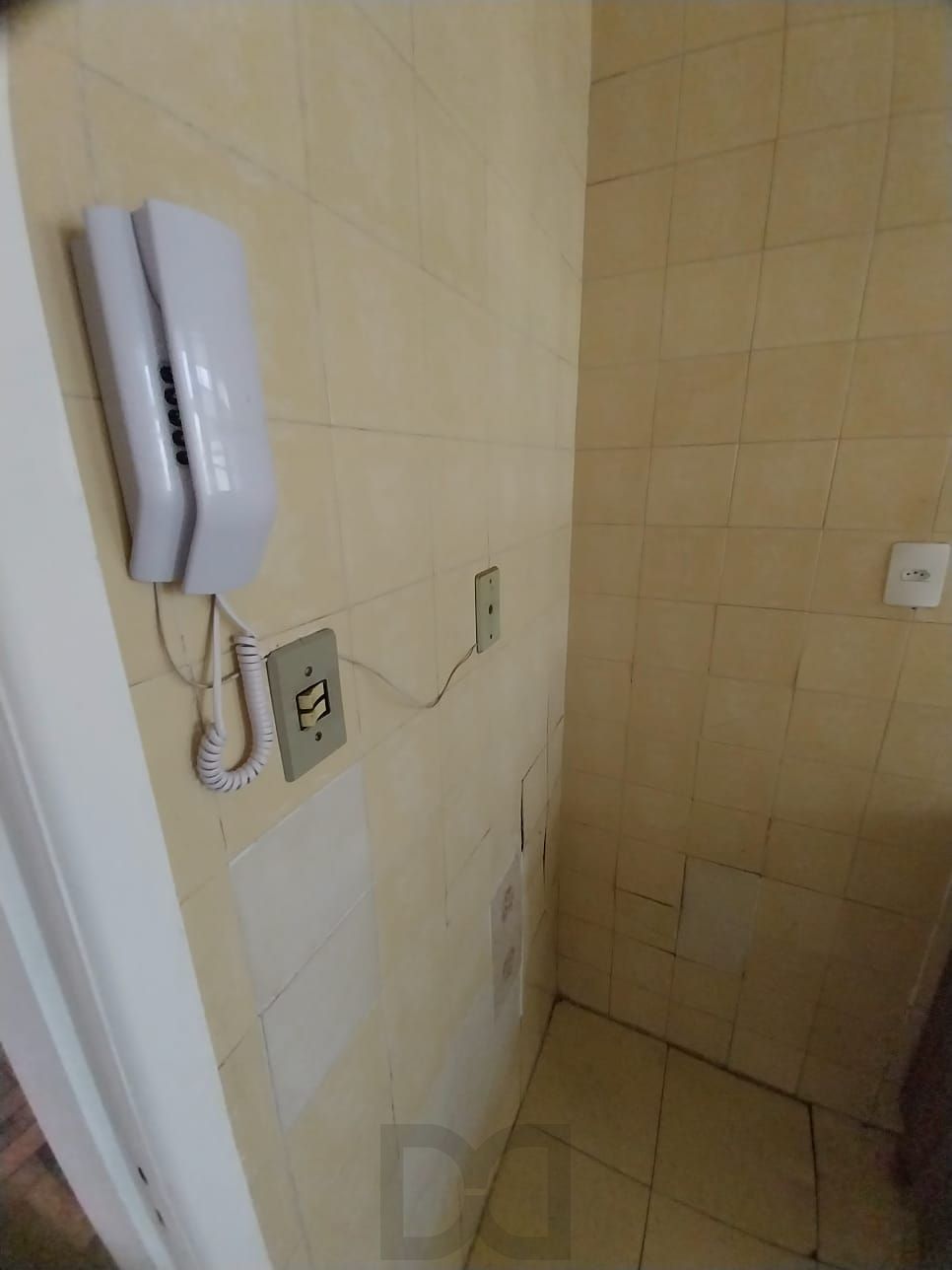 Apto 1D desocupado com BOX no Humaitá P. Alegre, Preço Atrativo — foto 31
