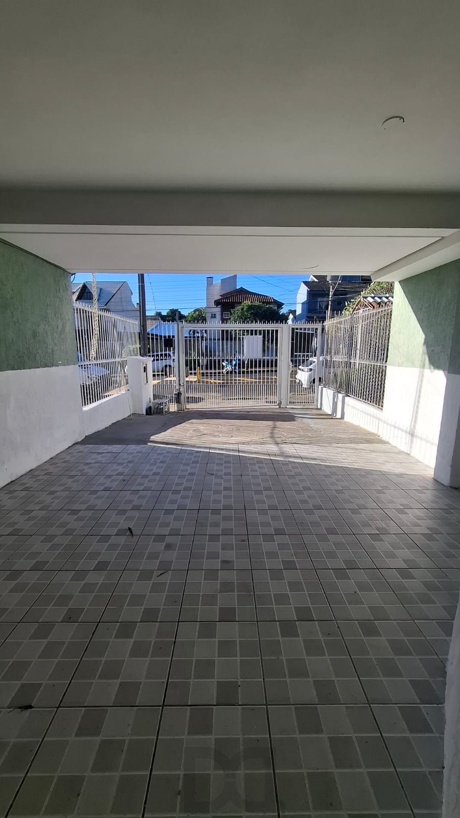 Excelente Casa / Sobrado na Zona Sul - Guarujá - Porto Alegre - preço competitivo! — foto 4