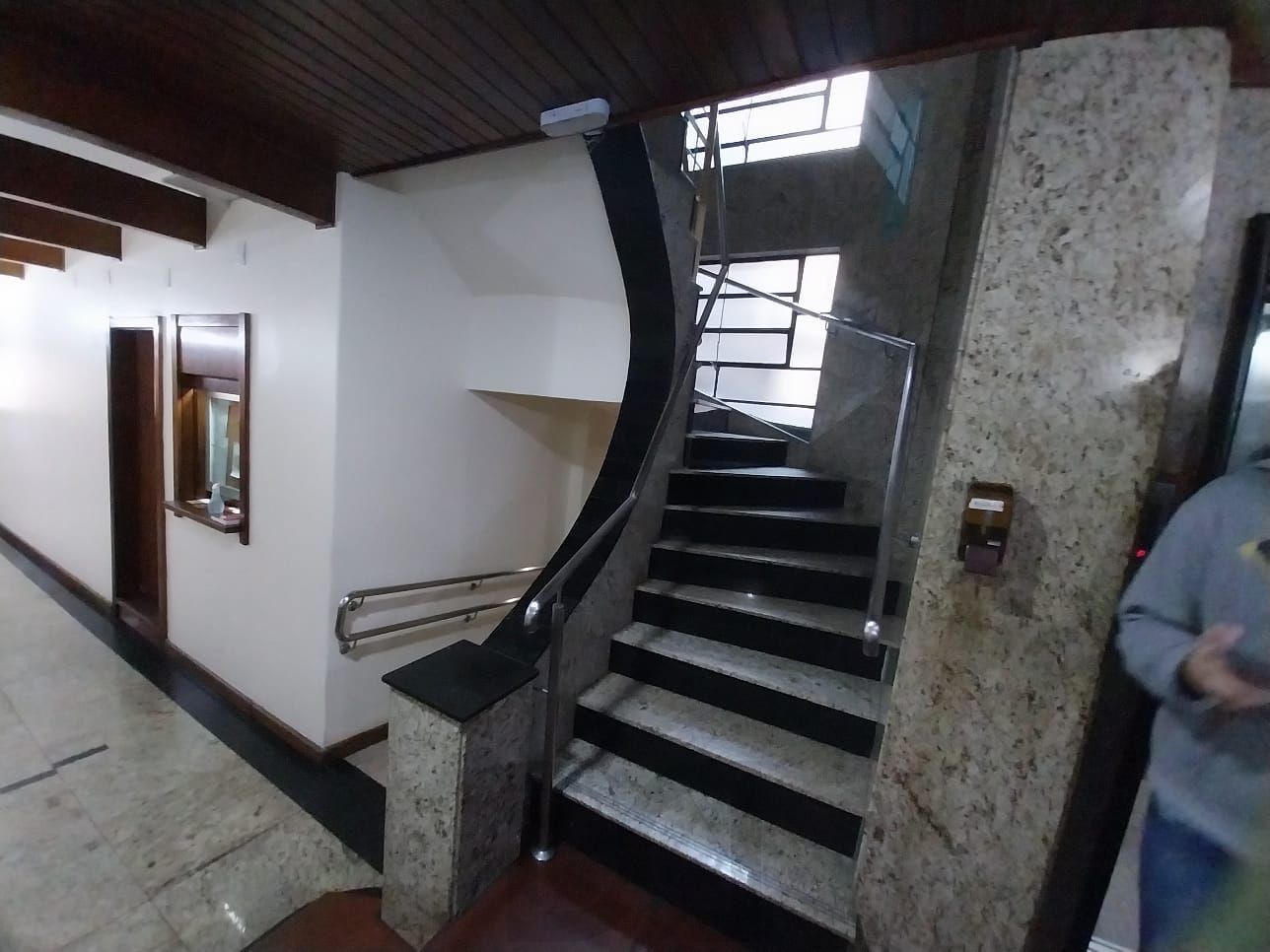 Oportunidade Excelente Apartamento 1D Mobiliado 2 piso com elevador Cidade Baixa. — foto 65