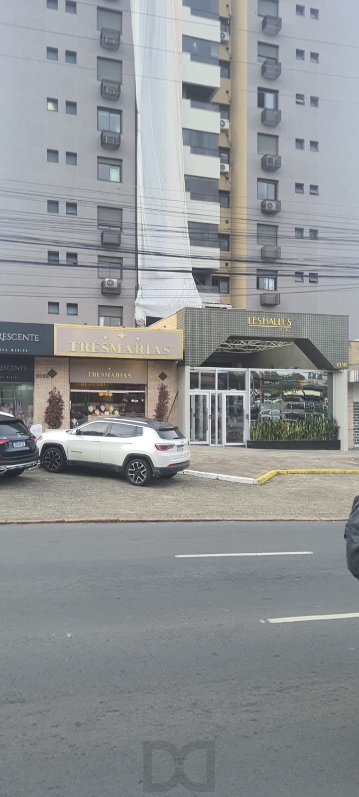 Excelente 2D C/Suíte e vaga coberta Três Figueiras - Porto Alegre — foto 3