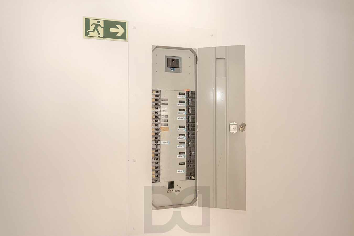 OPORTUNIDADE - Conjunto Comercial, meio andar inteiro com várias salas e salão! — foto 30