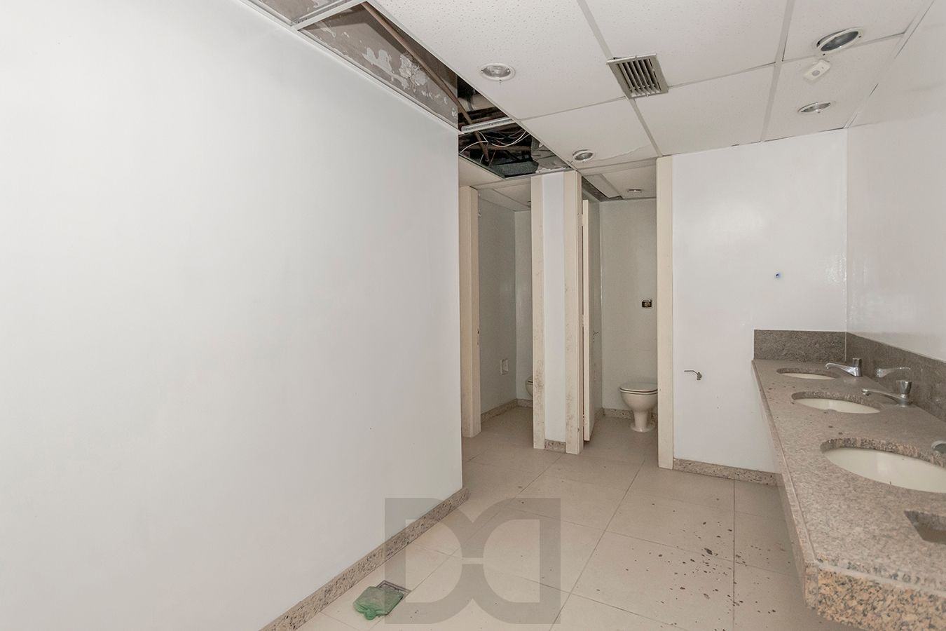 OPORTUNIDADE - Conjunto Comercial, meio andar inteiro com várias salas e salão! — foto 41