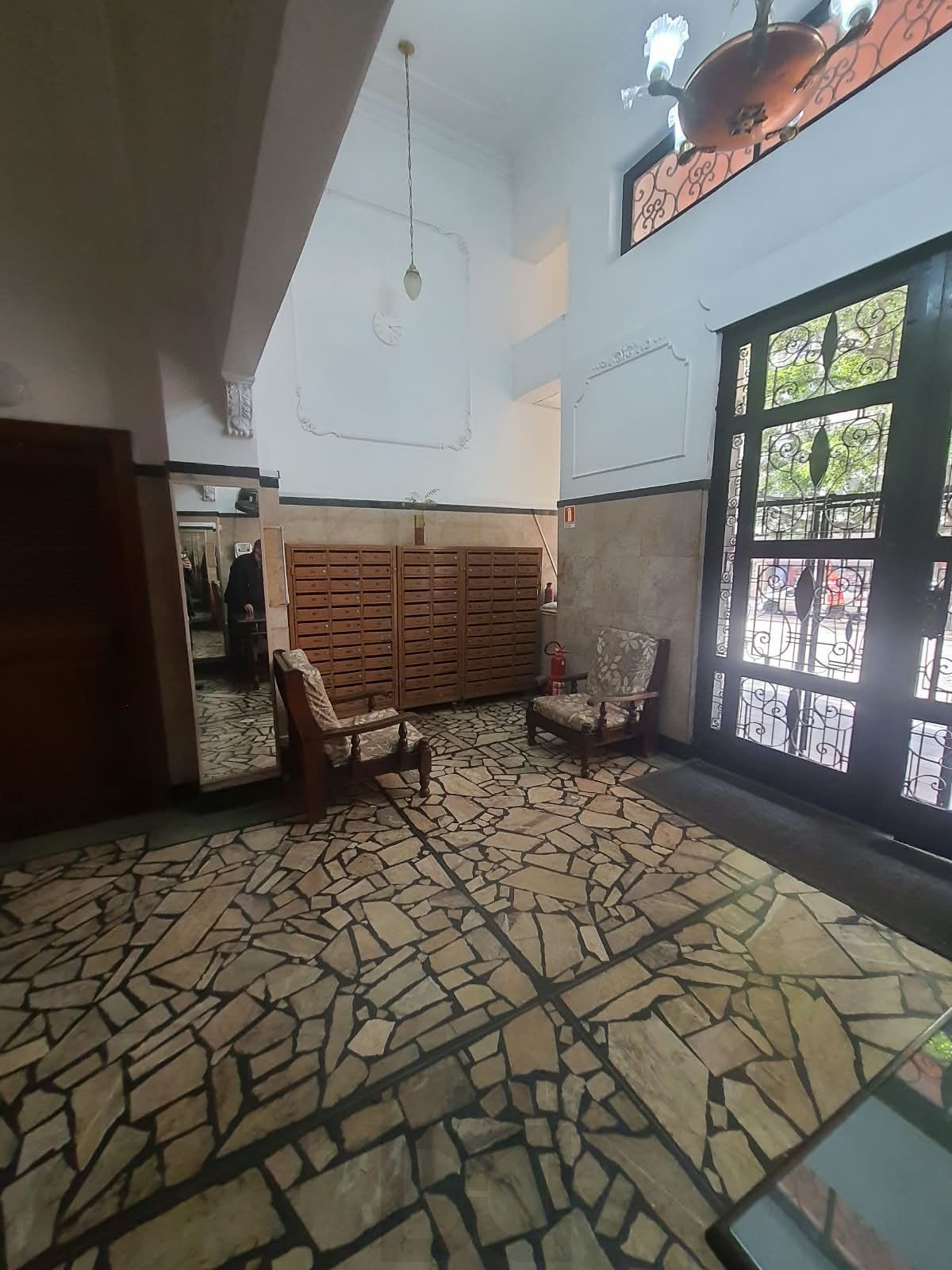 Conjunto comercial com Hall, 2 salas, sacada e Banheiro na Salgado filho - Centro Histórico! — foto 4