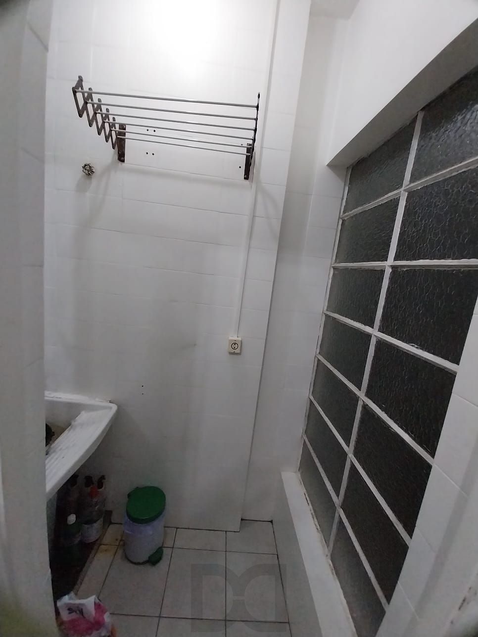 Oportunidade Excelente Apartamento 1D Mobiliado 2 piso com elevador Cidade Baixa. — foto 21