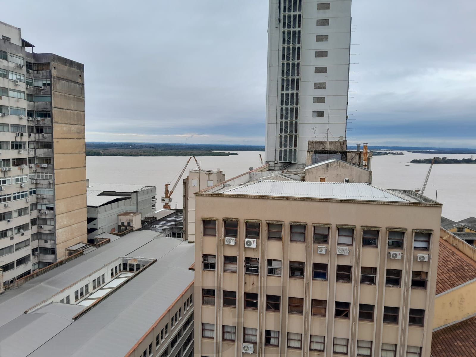 Salas com meio andar,para empresas ou órgãos públicos com 262,41m2 ,Centro — foto 8