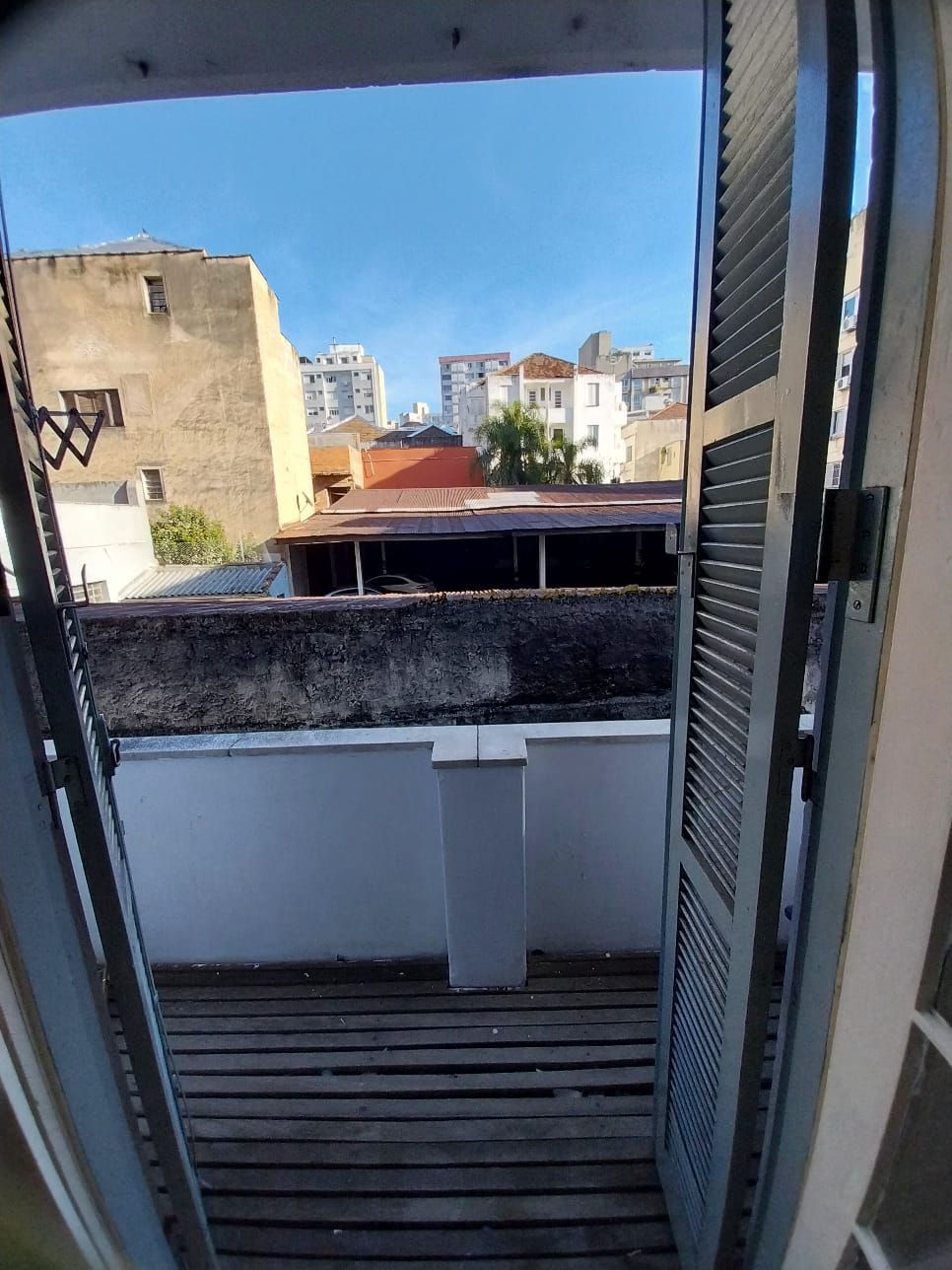 Oportunidade apto 2 dormitórios, c/ sacada em um deles e área de serviço. Centro Histórico P. Alegre. — foto 12